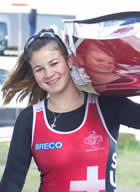 Bild könnte enthalten: 1 Person, lächelnd, steht und im Freien